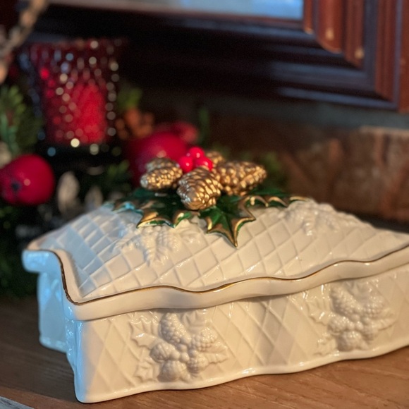 Rare Vintage Porcelain Christmas Poinsettia Tree Heavy Trinket - Picture 2 of 6